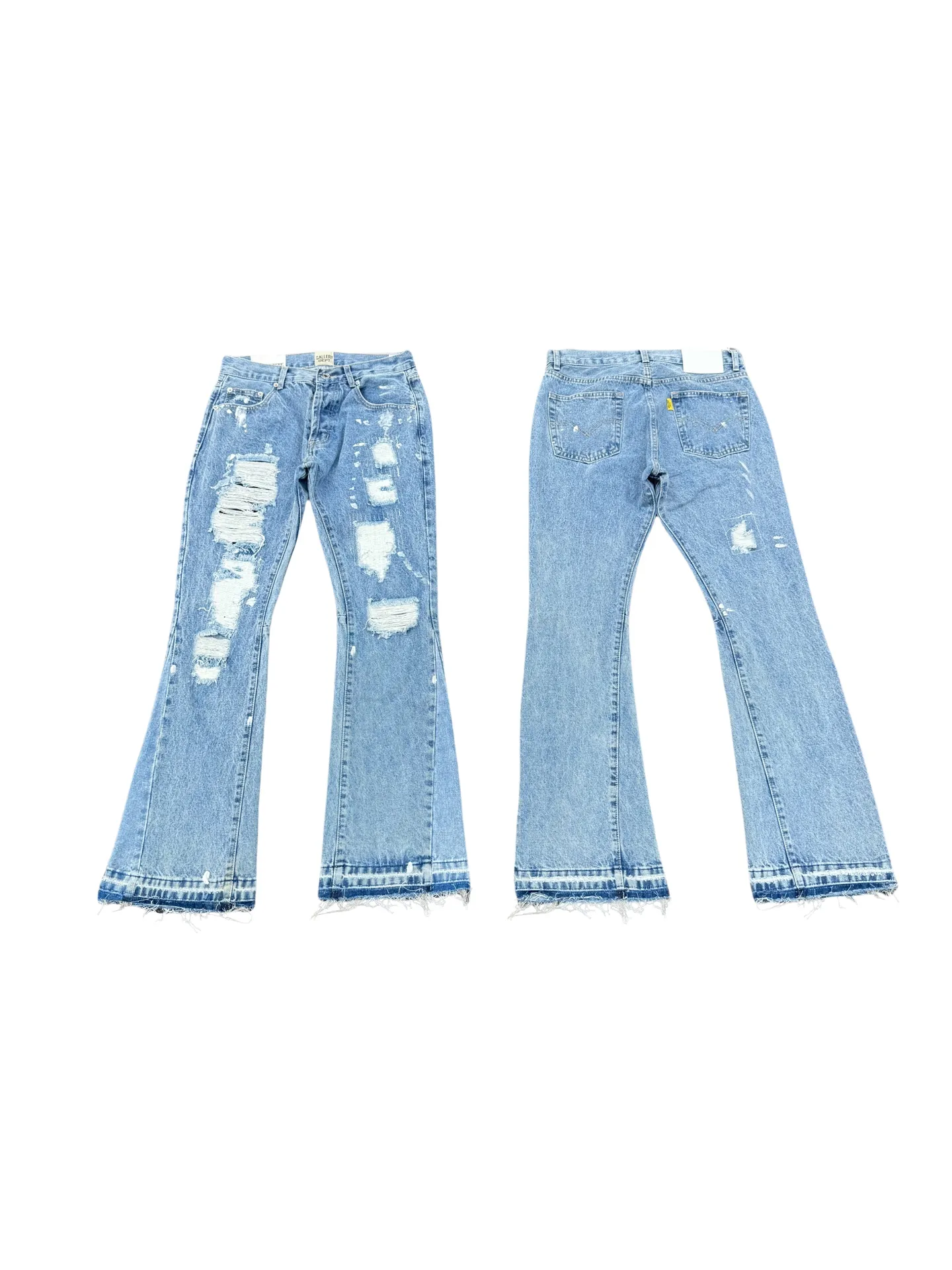 P250💰G70 GALLERY DEPT. Denim bell-bottoms with holes and random threads connected to washed and distressed spliced ​​jeans. GALLERY is attracted by these bell-bottoms. Whether it is a reset of Carhartt or Levis, it has created a strong brand style. Since these pants are modified from rare vintage, the production capacity is limited. Therefore, after many icons wore them, these pants were once hard to find. Later, perhaps due to the improvement of GD's business in the past two years and the expansion of production lines, the brand itself lowered the price, so I can't wait any longer for these pants this year and will definitely buy them. During the process of the denim washing plant, the owner of the washing plant helped introduce a boss who had worked for Levi's foundry and started his own business. This also paved the way for the following styles. Therefore, Levi's remodeled single product for the base plate is really familiar. Whether it is the fabrics supplied or the lathes used in production, there is nothing to choose from. -Color: blue -Size: S-XXL (corresponding to 28-36)